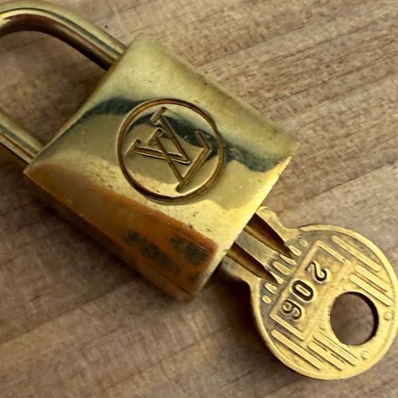 Louis Vuitton Lock and Key #206 - Picture 2 of 8